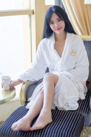 老师胸乳裸露网站